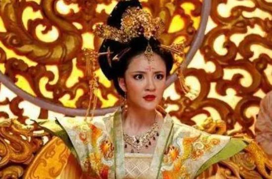 战败后，她被百般凌辱，称霸一时的美女女皇帝被游街示众