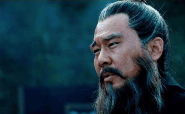 “老大哥”袁绍为何会输给曾经的“小弟”曹操呢