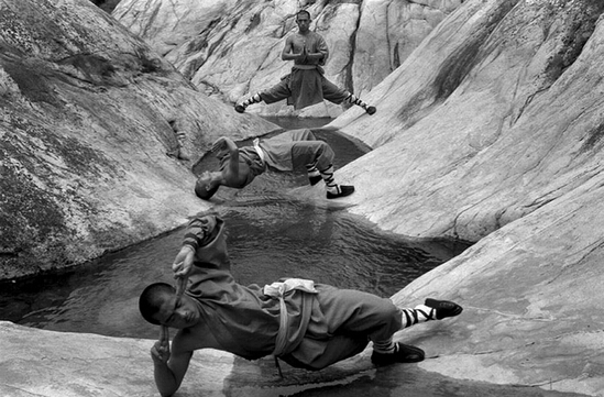 中国少林武僧苦练绝世功夫令人震撼的画面