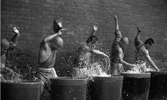 中国少林武僧苦练绝世功夫令人震撼的画面