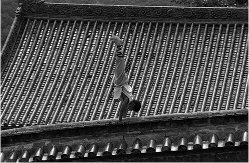中国少林武僧苦练绝世功夫令人震撼的画面