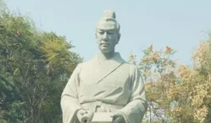 东汉末建安七子之一徐干简介：其以诗、辞赋、政论著称