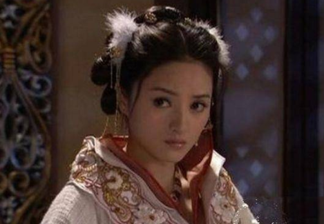 因纤纤玉手当上皇后,最后却被打入冷宫