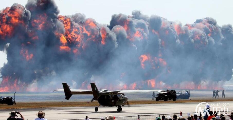 铭记历史：美国休斯敦航空展再现“偷袭珍珠港”