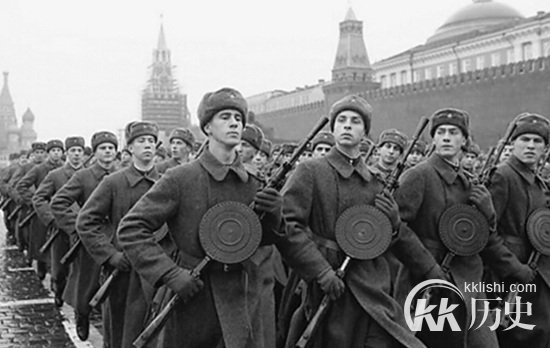 70年苏联大军压境:引发我国全民动员练兵