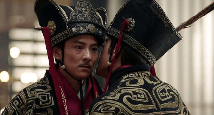 刘备把兵权交给李严的原因是什么