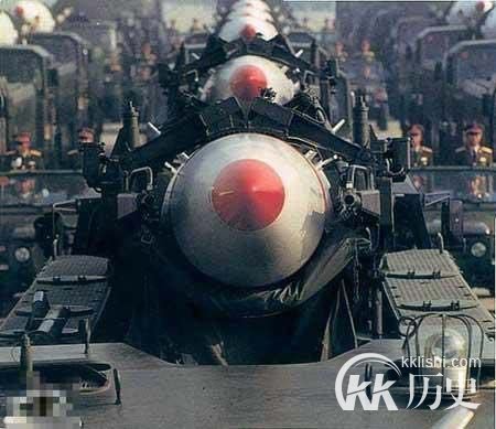 亿万国人泪奔!中国核弹元勋死后惊人一幕