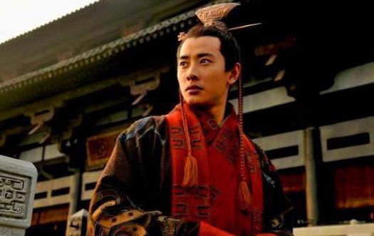 董卓挖开汉武帝陵后发现了什么，吓得他寝食难安