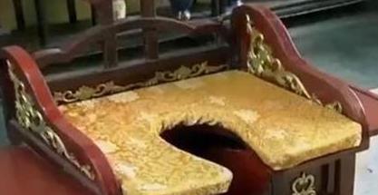 慈禧上完厕所究竟是什么样的 为何宫女敢冲她吐口水呢