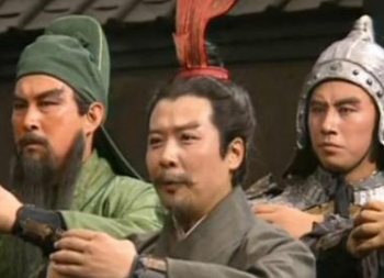虎牢关公孙瓒差点被杀，赵云在干什么