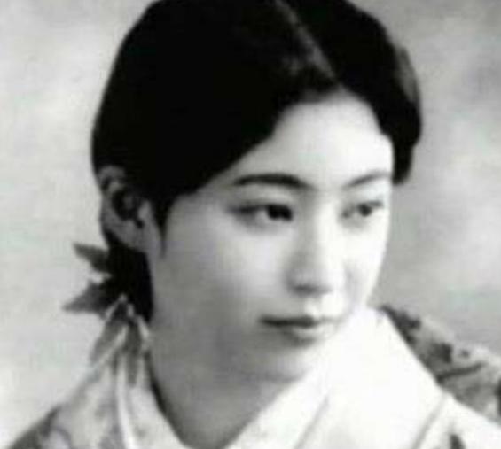 爱新觉罗家痴情的爱,现实版的杨过和小龙女