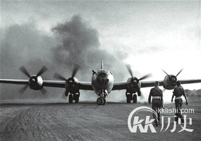 1945年：“鬼子飞行员”在中国当教官
