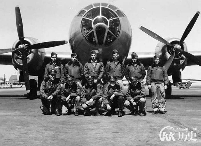 1945年：“鬼子飞行员”在中国当教官
