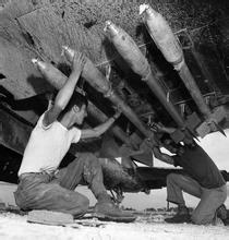 1945年：“鬼子飞行员”在中国当教官
