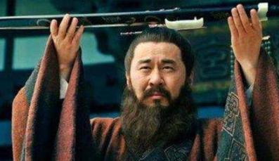 曹操和刘备谁的身世更好