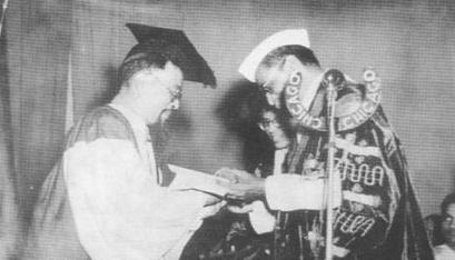 冯友兰：中国当代著名哲学家、教育家