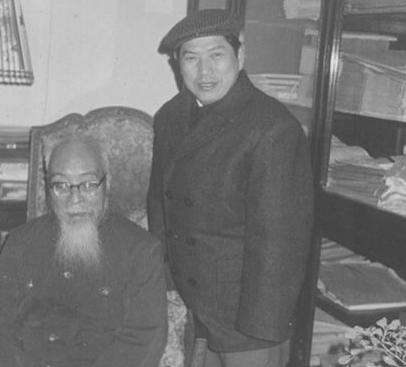 冯友兰：中国当代著名哲学家、教育家