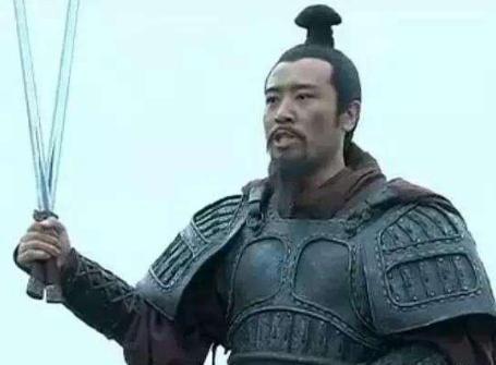 关羽用青龙偃月刀,张飞用丈八蛇矛 身为大哥的刘备到底用什么武器