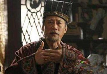 一生征战的丞相被诬陷入狱，面对丞相提问时竟吓得精神失常