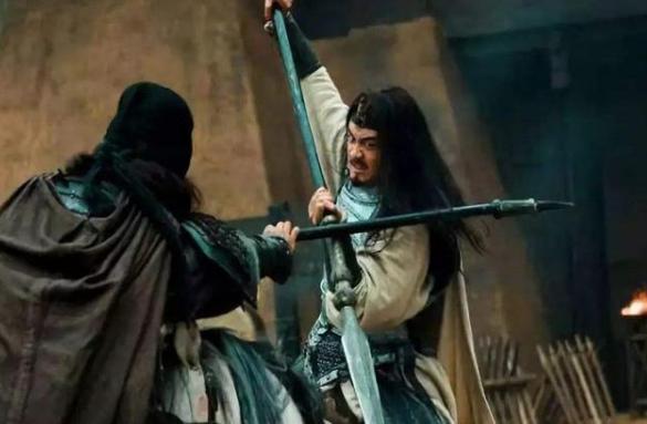 虎牢关会盟关羽如果不出阵，帐中还有谁可以斩华雄