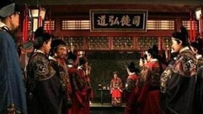 崇祯向大臣借钱解不出来 李自成:让开,我来