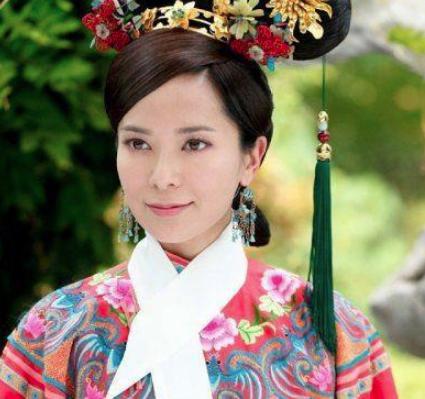 她因容貌被康熙看中，生下皇子却被当众羞辱