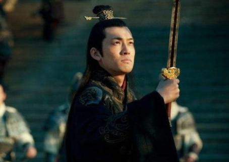 三国里的将军身高，兀突骨两米八，为何说关羽才是最高的