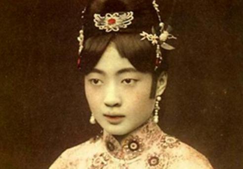 婉容历史上最后一个皇后，她有着什么样的经历