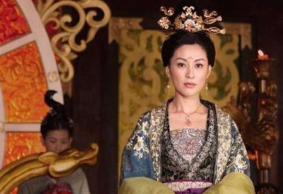 上官婉儿本来拿东西出来救命 没想到却恰恰要了她的命