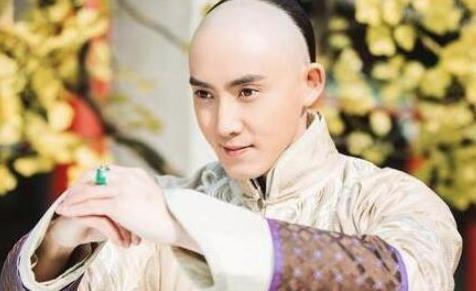 代善本是储君的备选人,在皇太极登基后遭冷遇