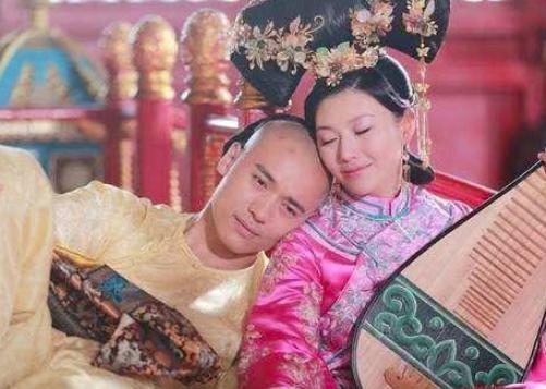 她13岁嫁给表叔,一生无宠还能稳居后位63年