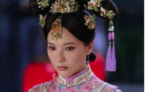 她13岁嫁给表叔,一生无宠还能稳居后位63年