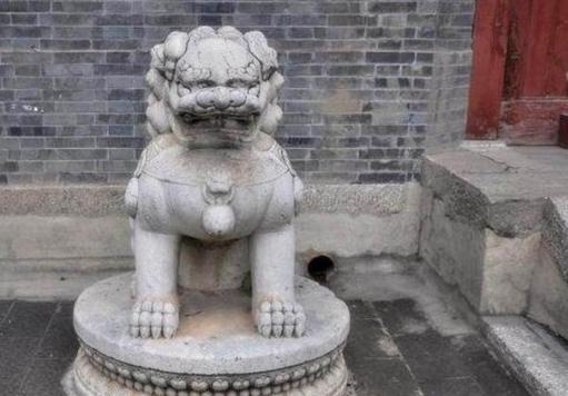 和珅墓前的狮子为何面露凶光