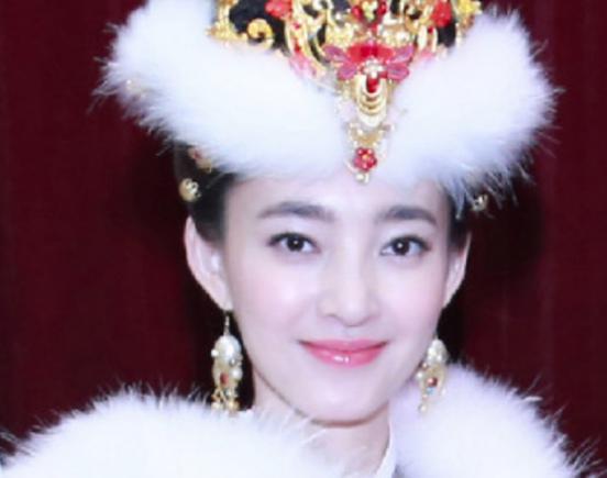 她伺候父子三人,换来了半个世纪的稳定