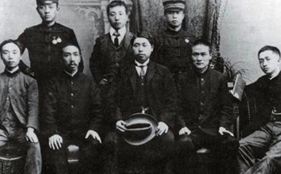民国最狂诗人:杜甫龚自珍都不如我