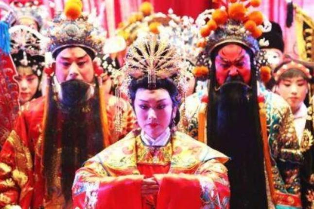 她16岁进宫与皇帝恩爱无比,最后却下场凄惨