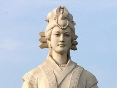 吕雉成为太后掌权后都做了哪些事情