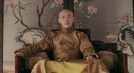 她28岁生下乾隆最喜爱的儿子,却被冷落50年