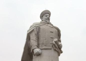 关于塞防和海防,李鸿章主张放弃收复新疆的原因是什么