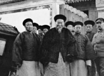 关于塞防和海防,李鸿章主张放弃收复新疆的原因是什么