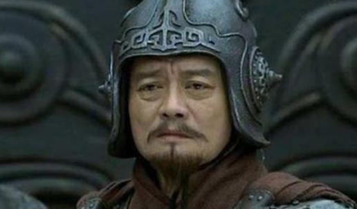 汉末局势混乱袁术率先称帝，到底是愚蠢呢还是过于强大