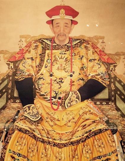 “龙袍干尸”身份至今成疑，身穿清朝官服，后终于知道原来是清朝康熙年间的中宪大夫黄拙吾