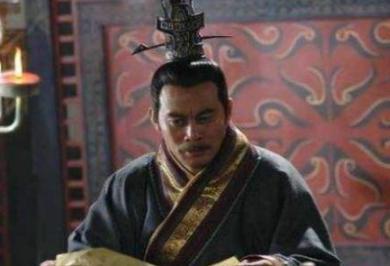 小将色胆包天，公然调戏王妃，而皇帝知道后，却当没事发生
