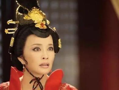 武则天掘开徐茂公的坟，却只挖出十个木人，大怒道：真是老奸巨猾