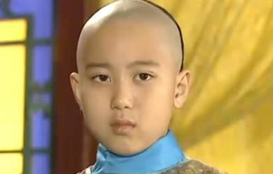 乾隆幸存的嫡子仅爱新觉罗·永璂一人，为何乾隆对他深恶痛绝，终生不封爵呢