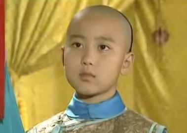 乾隆幸存的嫡子仅爱新觉罗·永璂一人，为何乾隆对他深恶痛绝，终生不封爵呢