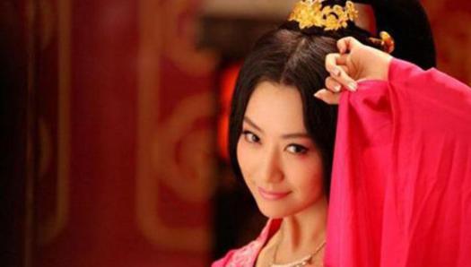 她费尽心机得到恩宠,却不想一场怪病被送出宫!回来后恩宠更盛!