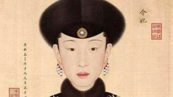 此女出身低微,乾隆为何却暗地里照顾她