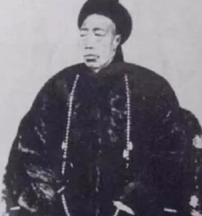 李莲英墓被挖开之后，所有人都吓住了，原来传说是真的呢!