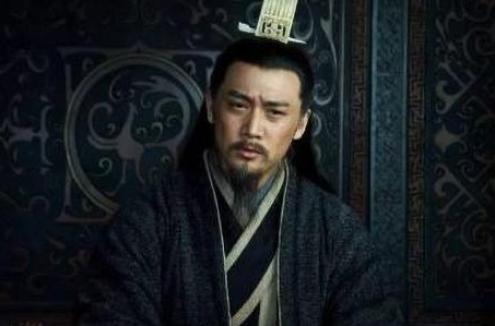 诸葛亮是一个奇才，为何曹操从未想过招揽他呢